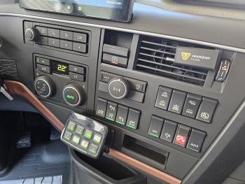 Volvo FH 16 750 / 8x4 / 245.000 kg / RETARDER /